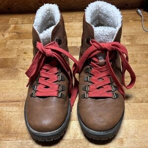 True Craft Brown Boots with Red Laces